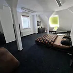 6 bedroom Private APARTMENT&Lounge