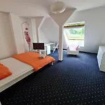 6 bedroom Private APARTMENT&Lounge