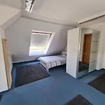 6 bedroom Private APARTMENT&Lounge