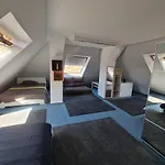 6 Bedroom Private & Lounge *