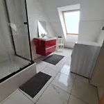 Apartment 6 Bedroom Private & Lounge *