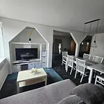 Apartment 6 Bedroom Private & Lounge Rostock