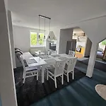6 bedroom Private APARTMENT&Lounge
