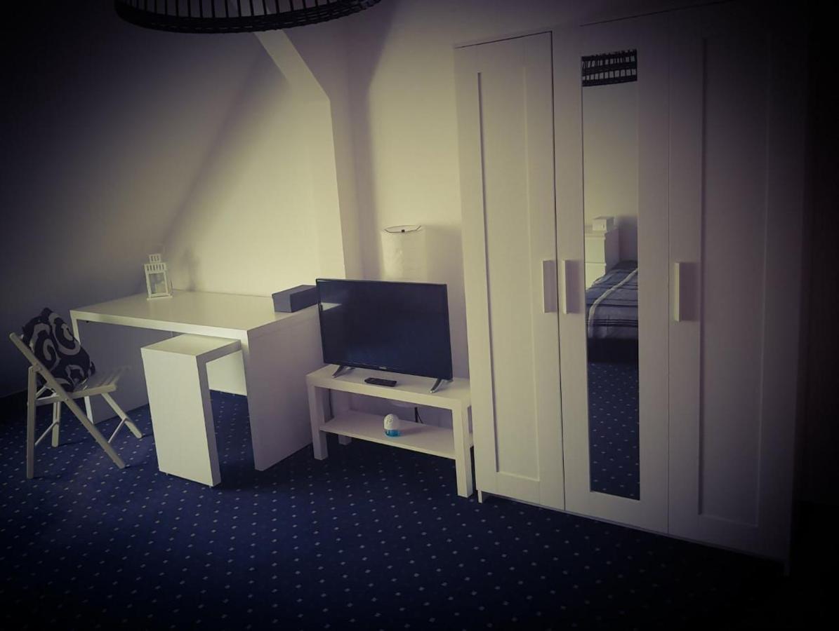 6 Bedroom Private Apartment&lounge * Rostock