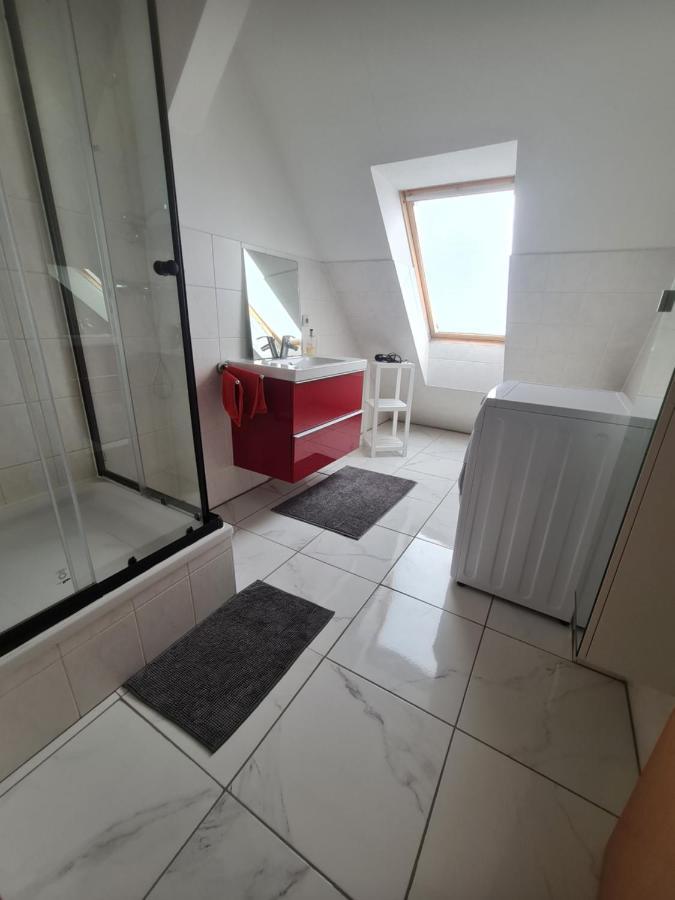 Apartment 6 Bedroom Private Apartment&lounge *