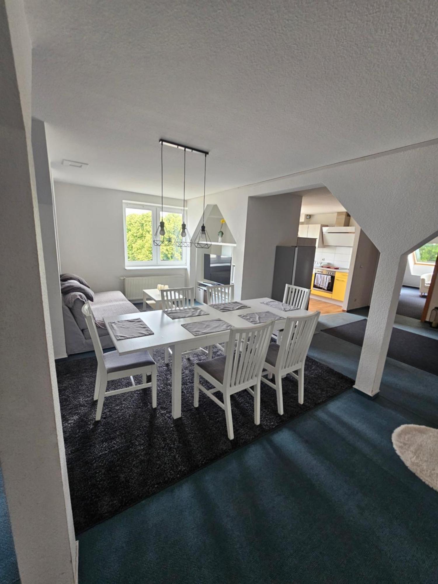 Apartment 6 Bedroom Private Apartment&lounge *